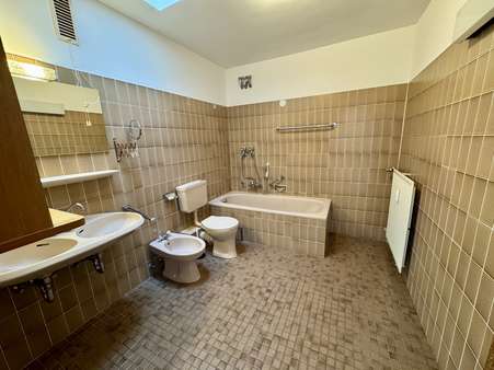 Masterbad Schlafzimmer Masterbad Schlafzimmer - Dachgeschosswohnung in 63303 Dreieich mit 115m² kaufen