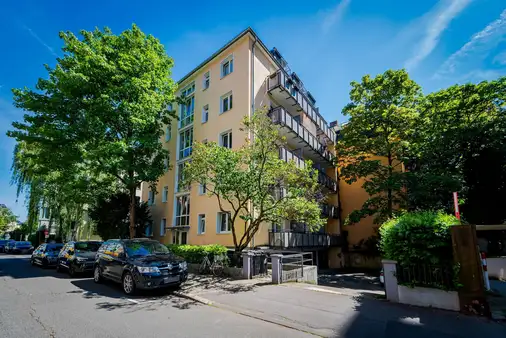 Frankfurter Westend: Charmantes 1-Zimmer-Apartment mit Balkon in begehrter Lage
