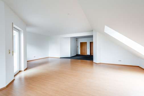 Großzügiger Wohnbereich - Etagenwohnung in 61184 Karben mit 115m² kaufen