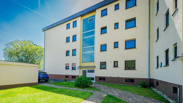 Hauseingang Hauseingang - Etagenwohnung in 63486 Bruchköbel mit 96m² kaufen