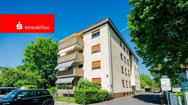 Bruchköbel: Topgeschnittene Vierzimmerwohnung mit einem PKW-Stellplatz