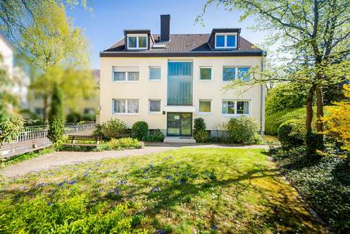 Außenansicht vorne - Erdgeschosswohnung in 60594 Frankfurt mit 66m² kaufen
