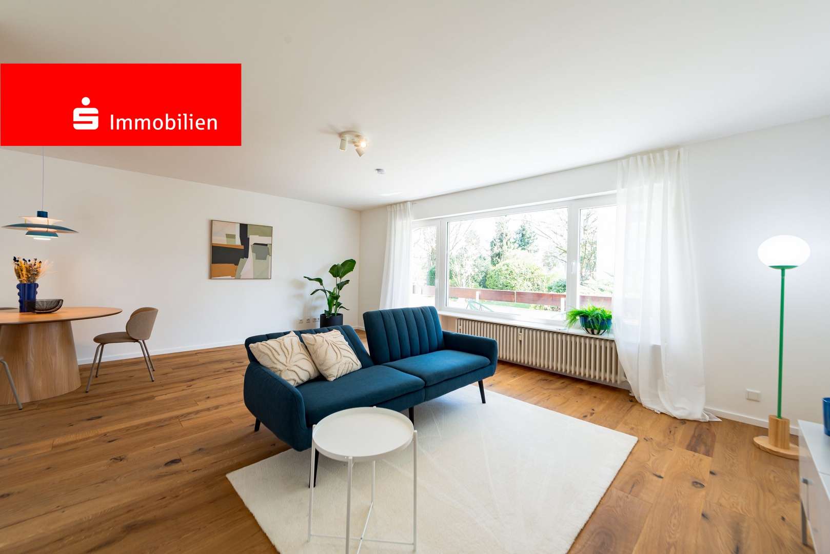 Wohnzimmer mit Balkon - Erdgeschosswohnung in 60594 Frankfurt mit 66m² kaufen