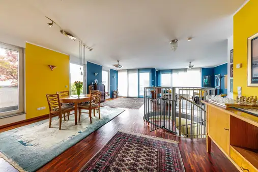 Frankfurt-Westend: Einmalige Dachgeschoss-Maisonette in ruhiger und zentraler Lage!