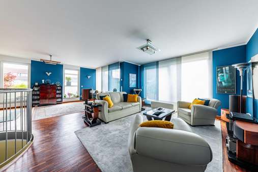 Wohnbereich mit Zugang zur Terrasse - Maisonette-Wohnung in 60320 Frankfurt mit 207m² kaufen