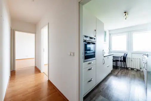 Maintal-Bischofsheim: 3-Zimmerwohnung mit Loggia und zwei Außenparkplätzen
