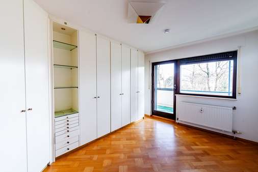 Schlafzimmer 1 - Etagenwohnung in 61352 Bad Homburg mit 136m² kaufen