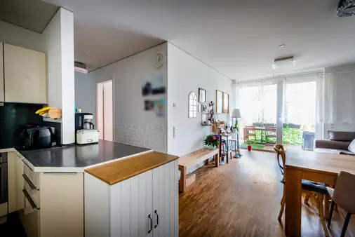 Frankfurt Westend: Moderne 3-Zimmer-Wohnung mit großem Balkon 