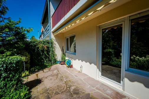 Terrasse mit Markise - Reihenmittelhaus in 61273 Wehrheim mit 95m² kaufen