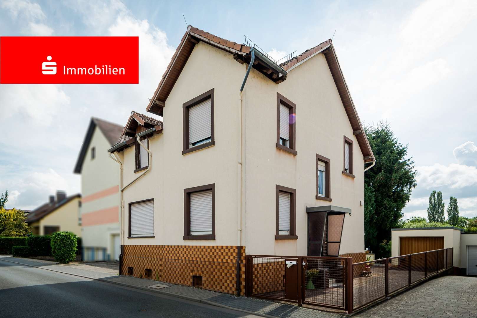 Frontalansicht - Einfamilienhaus in 60437 Frankfurt mit 103m² kaufen