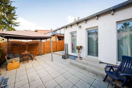 Anbau mit Terrasse Anbau mit Terrasse - Reihenmittelhaus in 65933 Frankfurt mit 108m² kaufen