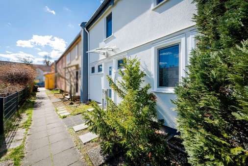 Hausfront Hausfront - Reihenmittelhaus in 65933 Frankfurt mit 108m² kaufen