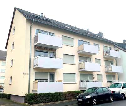 Außenansicht vorne Außenansicht vorne - Dachgeschosswohnung in 63263 Neu-Isenburg mit 57m² kaufen