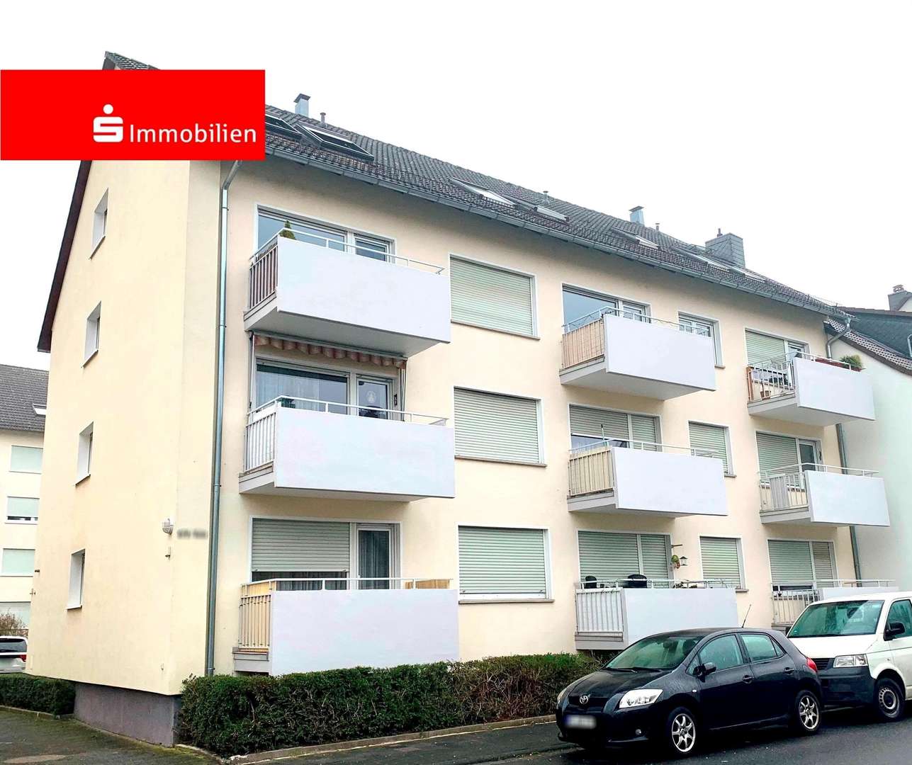 Außenansicht vorne Außenansicht vorne - Dachgeschosswohnung in 63263 Neu-Isenburg mit 57m² kaufen