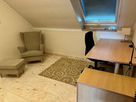 Schlaf-/Arbeitszimmer Schlaf-/Arbeitszimmer - Dachgeschosswohnung in 63263 Neu-Isenburg mit 57m² kaufen