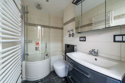 Hochwertiges Badezimmer Hochwertiges Badezimmer - Etagenwohnung in 60596 Frankfurt mit 37m² kaufen