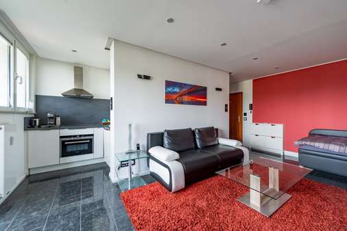 Wohnbereich mit Küche Wohnbereich mit Küche - Etagenwohnung in 60596 Frankfurt mit 37m² kaufen