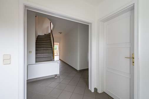 Eingangsbereich Eingangsbereich - Reihenmittelhaus in 61350 Bad Homburg mit 170m² kaufen