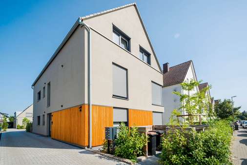 Außenansicht vorne - Dachgeschosswohnung in 63303 Dreieich mit 94m² kaufen