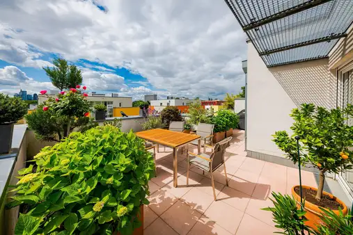 Frankfurt-Westend: Einmalige und energieeffiziente Dachgeschoss-Maisonette!