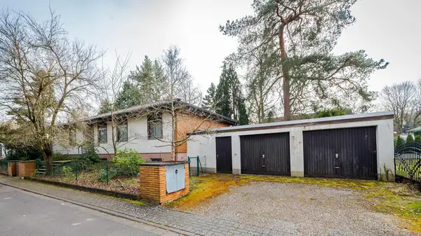 Hanau-Groß-Auheim: Ebenerdig wohnen, großzügig leben – Walmdach-Bungalow mit viel Platz!
