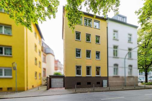 Straßenansicht Straßenansicht - Etagenwohnung in 60596 Frankfurt mit 85m² kaufen