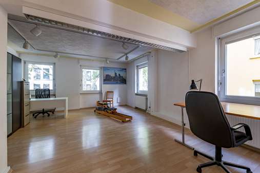 Großes Schlafzimmer (Atelier) im 1. Obergeschoss Großes Schlafzimmer (Atelier) im 1. Obergeschoss - Maisonette-Wohnung in 60596 Frankfurt mit 169m² kaufen