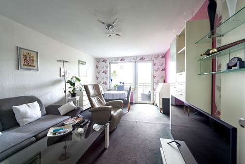 Wohnzimmer - Etagenwohnung in 63477 Maintal mit 74m² kaufen