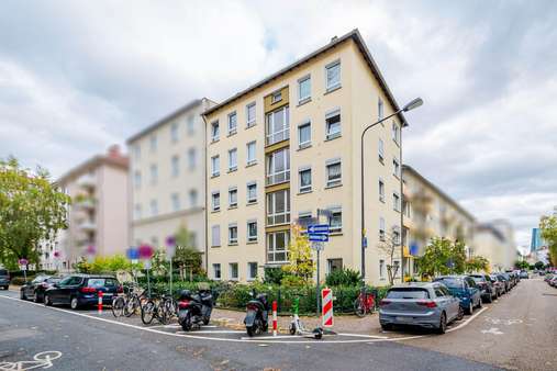 Straßenansicht Straßenansicht - Erdgeschosswohnung in 60316 Frankfurt mit 55m² kaufen