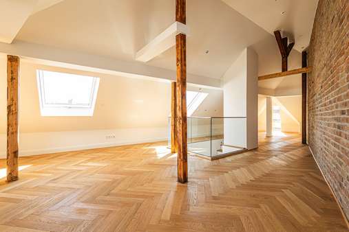 Ausgebautes Dachgeschoss Ausgebautes Dachgeschoss - Maisonette-Wohnung in 60318 Frankfurt mit 119m² kaufen