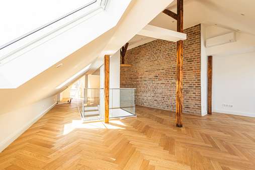 Ausgebautes Dachgeschoss Ausgebautes Dachgeschoss - Maisonette-Wohnung in 60318 Frankfurt mit 119m² kaufen