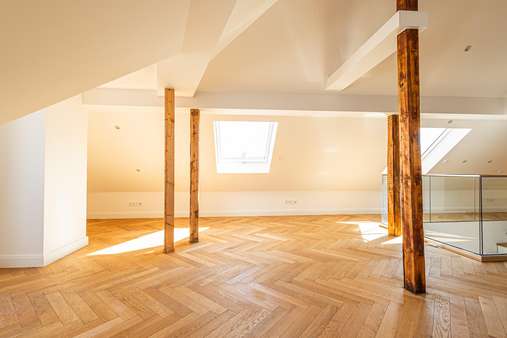 Ausgebautes Dachgeschoss Ausgebautes Dachgeschoss - Maisonette-Wohnung in 60318 Frankfurt mit 119m² kaufen
