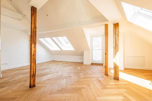 Ausgebautes Dachgeschoss Ausgebautes Dachgeschoss - Maisonette-Wohnung in 60318 Frankfurt mit 119m² kaufen