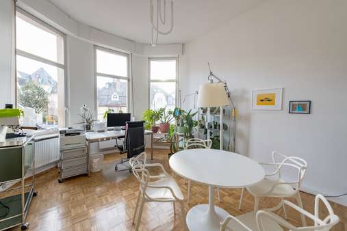 Esszimmer mit Arbeitsplatz Esszimmer mit Arbeitsplatz - Etagenwohnung in 60318 Frankfurt mit 110m² kaufen