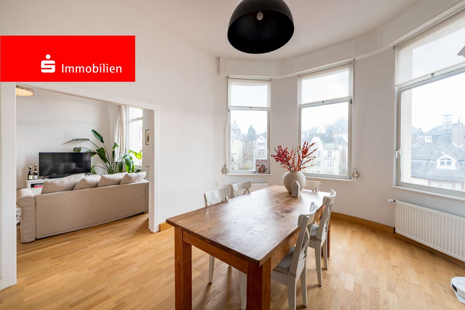 Esszimmer mit Durchgang in den Wohnbereich Esszimmer mit Durchgang in den Wohnbereich - Etagenwohnung in 60318 Frankfurt mit 110m² kaufen