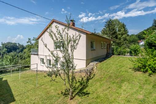 Hausansicht  - Einfamilienhaus in 78333 Stockach mit 136m² kaufen