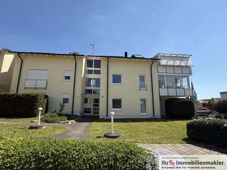 Hausansicht mit Eingang - Erdgeschosswohnung in 78351 Bodman-Ludwigshafen mit 64m² kaufen