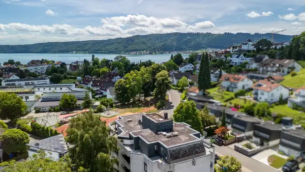 Bodensee in Sicht – stilvolles Penthouse mit umlaufender Dachterrasse