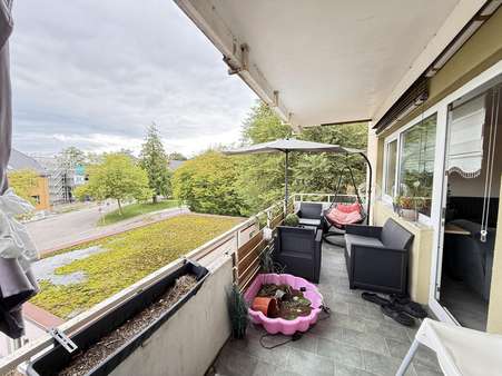 Großer überdachter Balkon Großer überdachter Balkon - Etagenwohnung in 78333 Stockach mit 75m² kaufen
