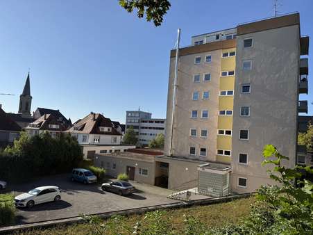 Hausansicht mit Eingang Hausansicht mit Eingang - Etagenwohnung in 78333 Stockach mit 75m² kaufen