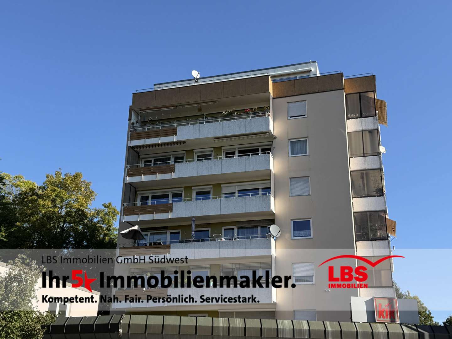 Hausansicht Straßenseite Hausansicht Straßenseite - Etagenwohnung in 78333 Stockach mit 75m² kaufen