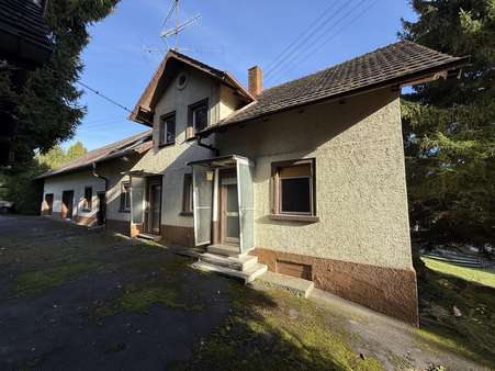 Hausansicht Eingang + Garagen Hausansicht Eingang + Garagen - Einfamilienhaus in 78333 Stockach mit 159m² kaufen