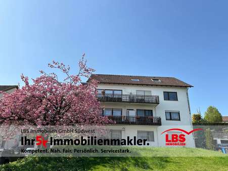 Hausansicht - Etagenwohnung in 78333 Stockach mit 117m² kaufen