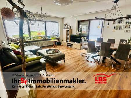 Wohnen/Essen mit Balkonzugang - Etagenwohnung in 78333 Stockach mit 117m² kaufen