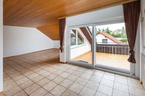 Wohn-Esszimmer mit Balkon - Dachgeschosswohnung in 78247 Hilzingen mit 85m² kaufen