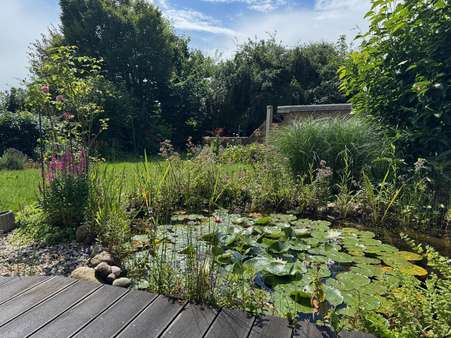 Terrasse mit Teich Terrasse mit Teich - Einfamilienhaus in 24620 Bönebüttel mit 199m² kaufen