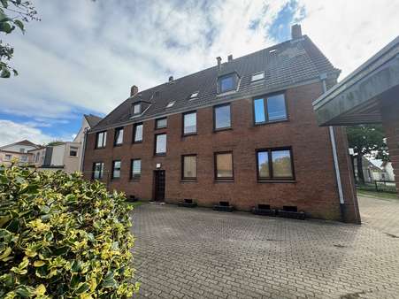 Rückansicht Rückansicht - Mehrfamilienhaus in 24536 Neumünster mit 339m² kaufen