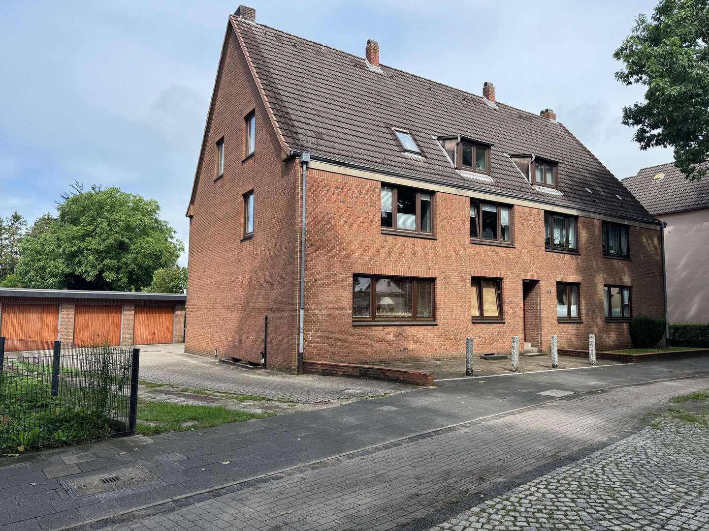 T T - Mehrfamilienhaus in 24536 Neumünster mit 339m² kaufen