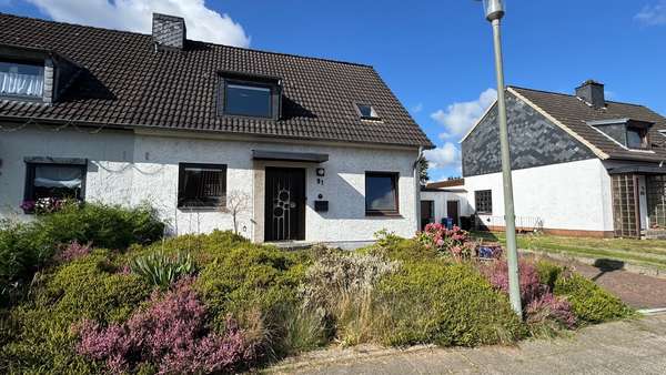 Doppelhaushälfte in 24536 Neumünster mit 158m² kaufen