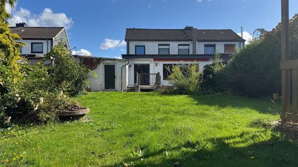 Doppelhaushälfte in 24536 Neumünster mit 158m² kaufen